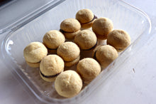 Load image into Gallery viewer, Lady's Kisses